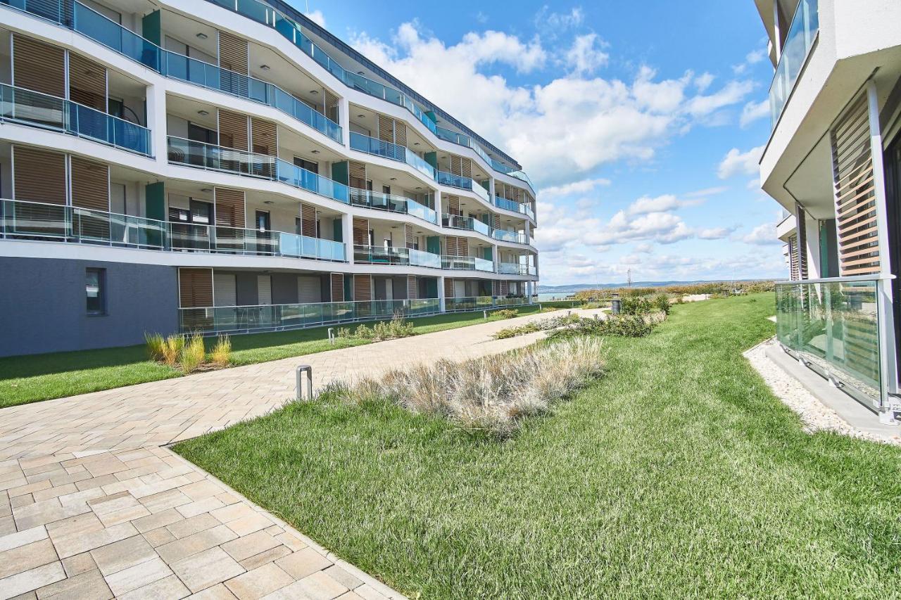 Azur Apartment - Hostaid Сиофок Екстериор снимка